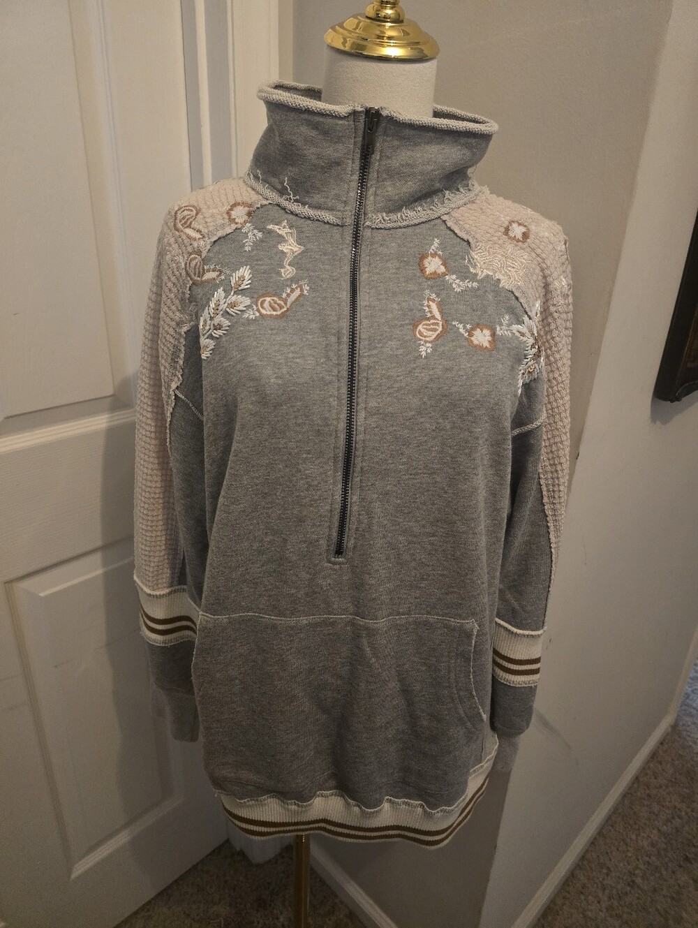 Gimmicks by BKE Gray Sweatshirt with Waffle Sleeves & Beaded Embroidery - Picture 9 of 11